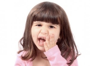 Làm sao khi bé bị sâu răng sữa?