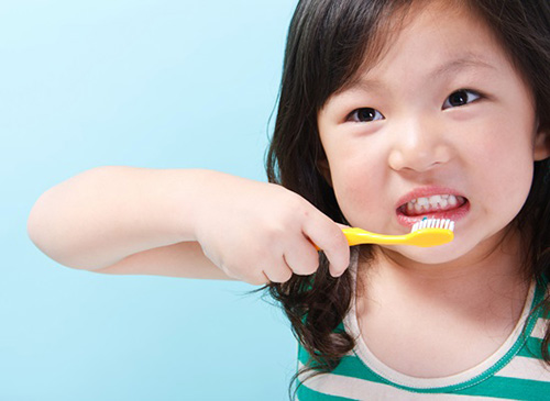 Chăm sóc cho trẻ em sau khi nhổ răng sữa 2