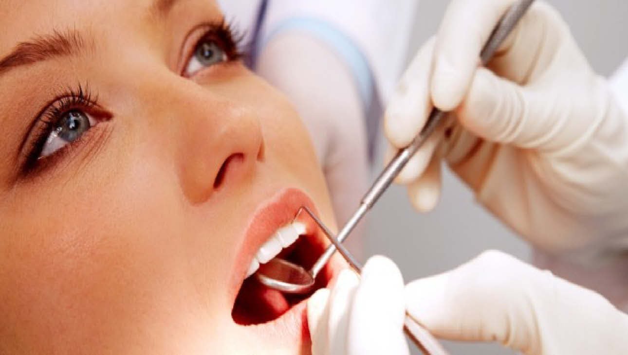 Điều trị tủy răng bằng máy vi phẫu hiện đại 2