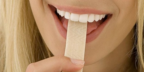 3 tác hại của việc tẩy trắng răng bạn nên biết 2