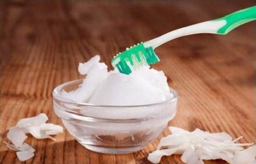 Tẩy trắng răng bằng dầu dừa hiệu quả bất ngờ 4 Tẩy trắng răng bằng dầu dừa hiệu quả bất ngờ 4