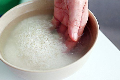 Tẩy trắng răng bằng nước gạo thực hiện như thế nào? 1