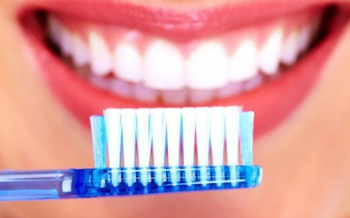 Tẩy trắng răng xong có được đánh răng không? 2